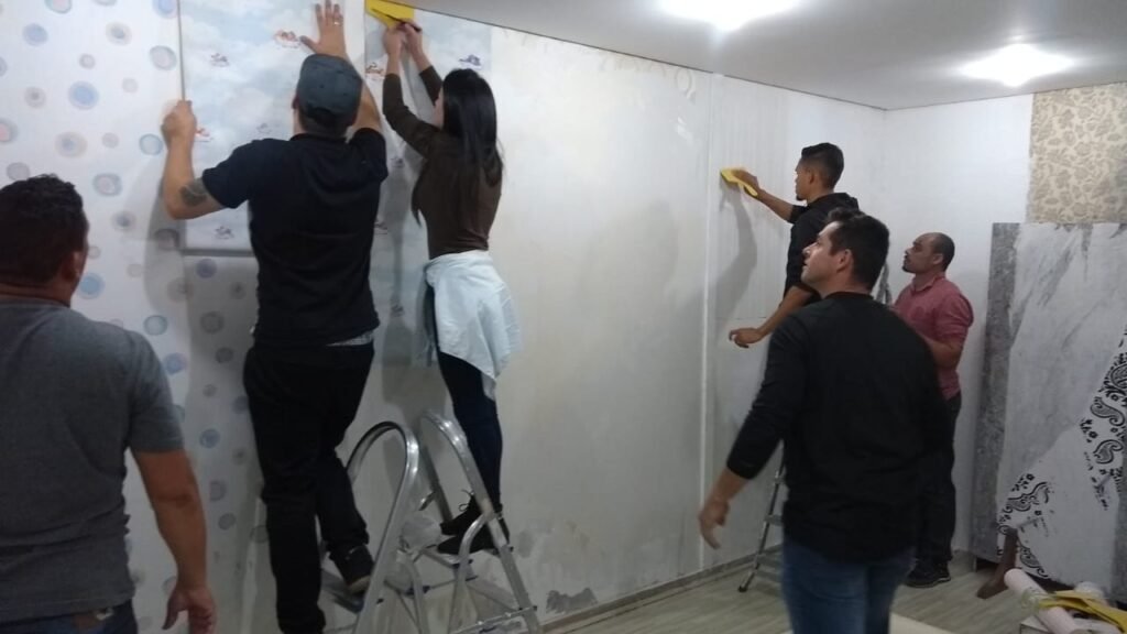 Cadastro Curso de Instalação de Papel de Parede, Por Que o Curso Presencial de Papel de Parede da Arte é Referência no Brasil, Qual a Profissão de Quem Coloca Papel de Parede?, Cadastro Curso de Instalação de Papel de Parede
