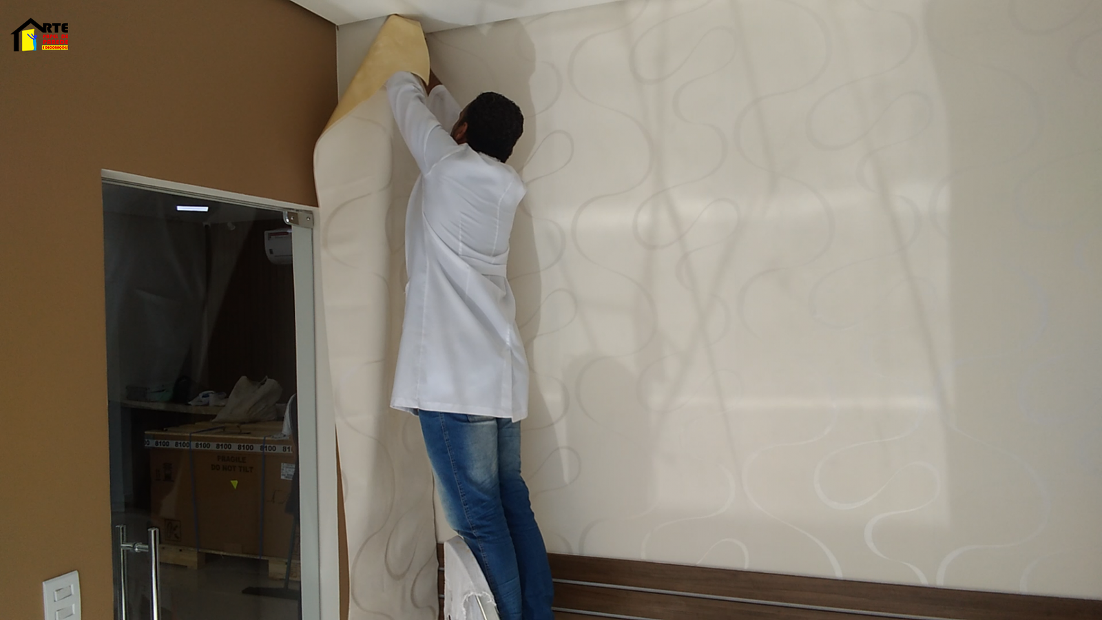 Wallpaper Installer Training: Learn the Skills That Pay the Bills, Instalação de Papel de Parede na Mooca: Profissionalismo e Qualidade