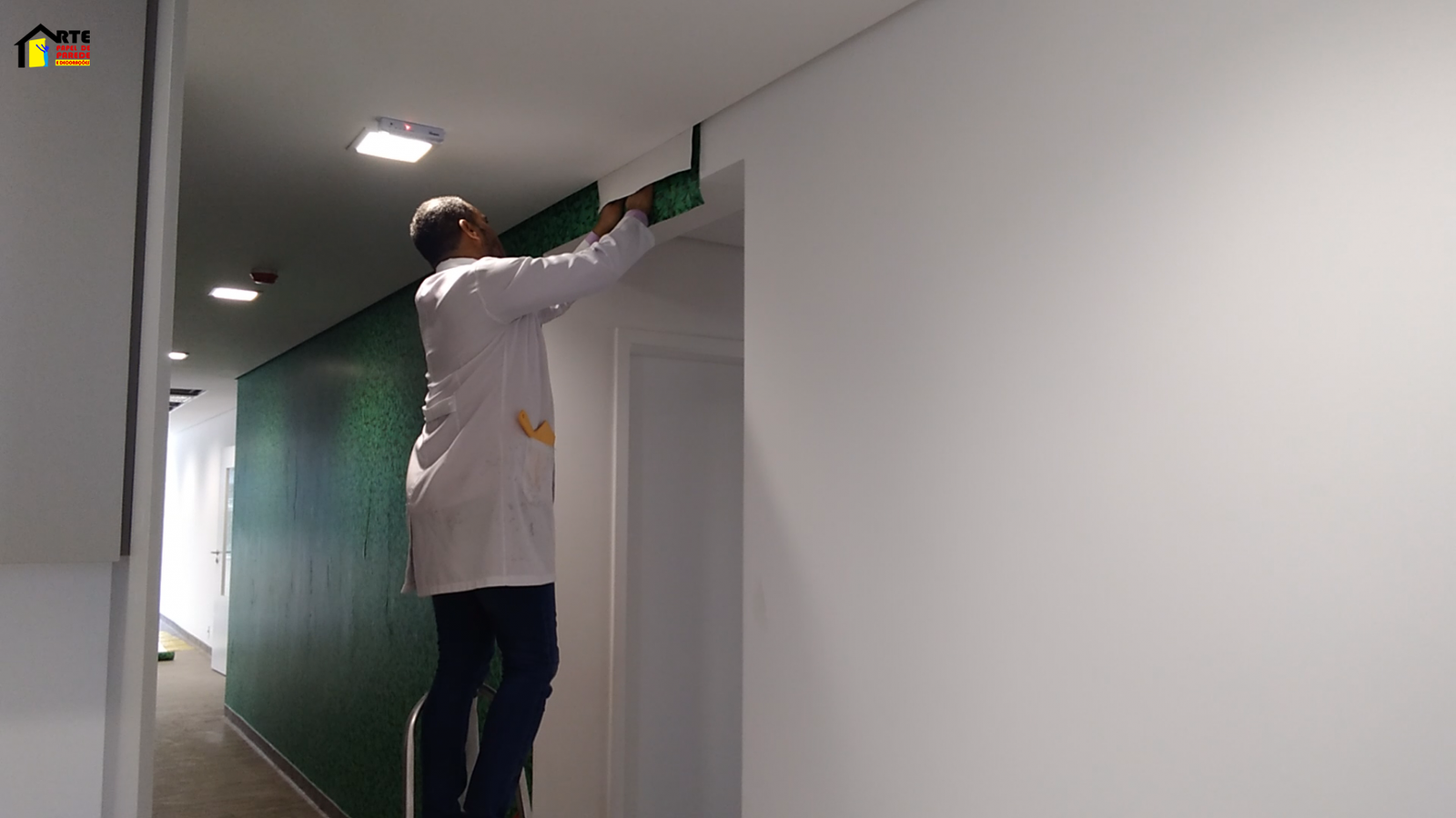 Curso de instalação de papel de parede com certificado reconhecido