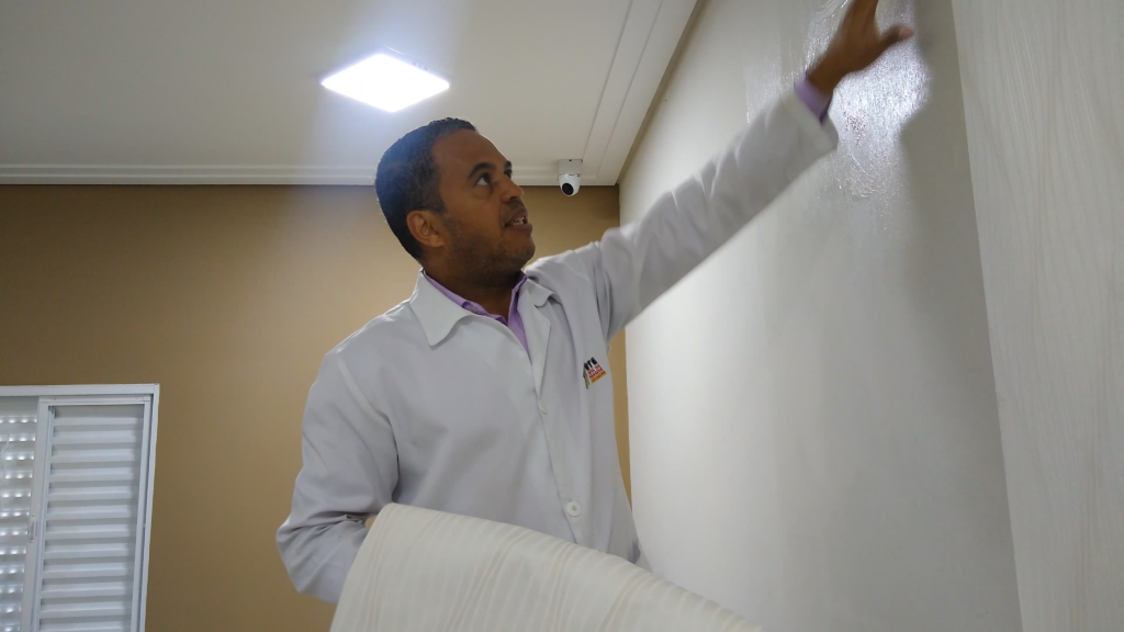 Top 5 Benefits of Becoming a Certified Wallpaper Installer, Entendendo a Profissão de Aplicador de Papel de Parede, O que compensa mais: pintar ou colocar papel de parede?